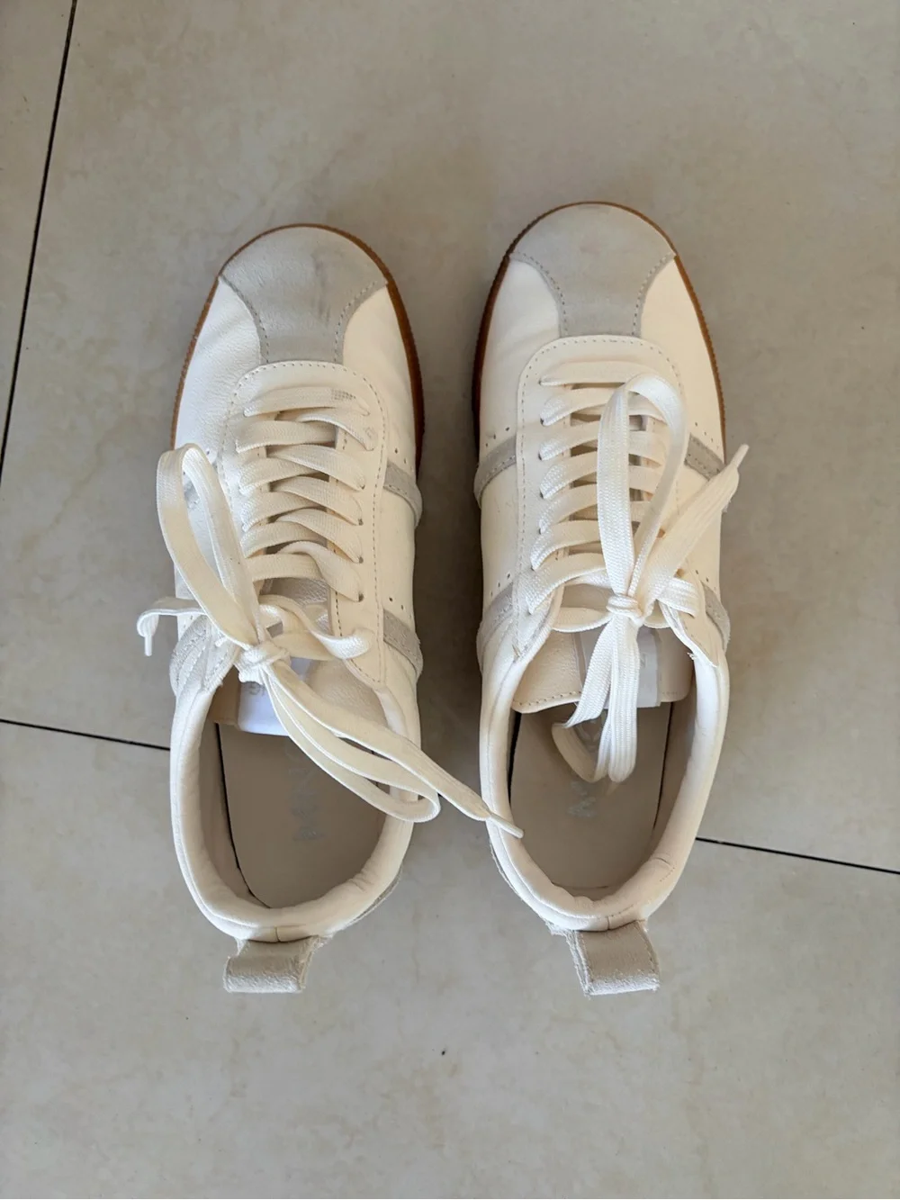 Women’s Cream and Light Gray Lace-Up Sneakers Mango